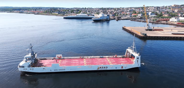 Kongsberg Maritime trials Eutelsat OneWeb’s LEO satellite internet service for ASKO’s autonomous barge.