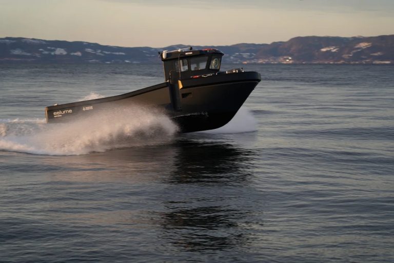 Maritime Robotics and Eelume launches new mine hunting USV